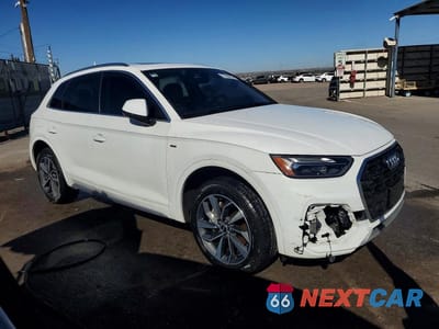 Czwarte zdjęcie samochodu z boku: 2023 AUDI Q5 PREMIUM PLUS 45 VIN:WA1EAAFYXP2049141 - miniatura