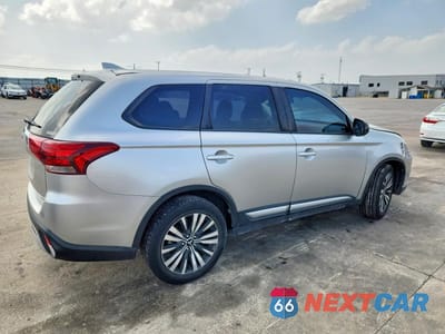 Trzecie zdjęcie samochodu z tyłu: 2020 MITSUBISHI OUTLANDER SE VIN:JA4AZ3A37LZ026464 - miniatura