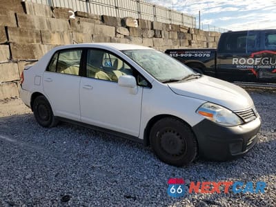 Czwarte zdjęcie samochodu z boku: 2007 NISSAN VERSA 1.8 S VIN:3N1BC11E97L422574 - miniatura