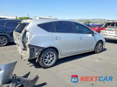 Trzecie zdjęcie samochodu z tyłu: 2016 TOYOTA PRIUS V FOUR VIN:JTDZN3EU5GJ054257 - miniatura