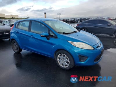 Czwarte zdjęcie samochodu z boku: 2013 FORD FIESTA SE VIN:3FADP4EJ1DM150147 - miniatura