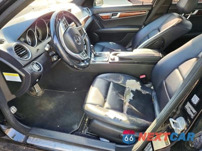 Zdjęcie 7 z 12 samochodu: 2013 MERCEDES-BENZ C 250 VIN:WDDGF4HB8DR259871 - miniatura