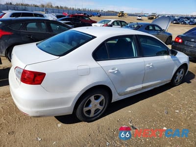 Trzecie zdjęcie samochodu z tyłu: 2013 VOLKSWAGEN JETTA BASE VIN:3VW2K7AJ4DM375537 - miniatura