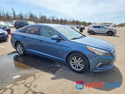 Czwarte zdjęcie samochodu z boku: 2017 HYUNDAI SONATA SE VIN:5NPE24AF6HH555995 - miniatura