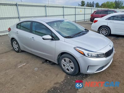 Czwarte zdjęcie samochodu z boku: 2017 KIA FORTE LX VIN:3KPFK4A78HE138993 - miniatura