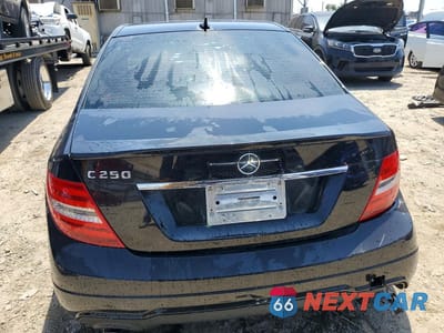 Zdjęcie 6 z 13 samochodu: 2014 MERCEDES-BENZ C 250 VIN:WDDGF4HB3EG249441 - miniatura
