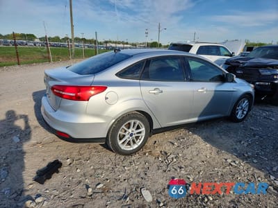 Trzecie zdjęcie samochodu z tyłu: 2017 FORD FOCUS SE VIN:1FADP3FE1HL322745 - miniatura