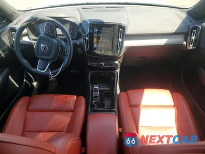 Zdjęcie 8 z 13 samochodu: 2021 VOLVO XC40 T5 INSCRIPTION VIN:YV4162UL2M2565618 - miniatura