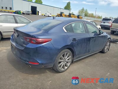 Trzecie zdjęcie samochodu z tyłu: 2020 MAZDA 3 PREFERRED VIN:3MZBPBDMXLM118438 - miniatura