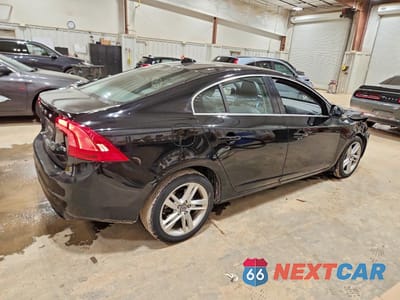 Trzecie zdjęcie samochodu z tyłu: 2015 VOLVO S60 PREMIER VIN:YV140MFKXF1341436 - miniatura