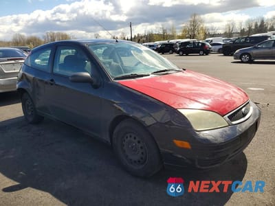 Czwarte zdjęcie samochodu z boku: 2005 FORD FOCUS ZX3 VIN:3FAFP31N95R158898 - miniatura