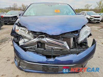 Piąte zdjęcie samochodu w środku: 2020 TOYOTA SIENNA XLE 7-PASSENGER VIN:5TDDZ3DC4LS238531 - miniatura