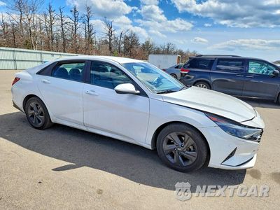 Czwarte zdjęcie samochodu z boku: 2023 HYUNDAI ELENTRA VIN:5NPLM4AG1PH101601 - miniatura