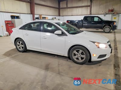 Czwarte zdjęcie samochodu z boku: 2014 CHEVROLET CRUZE LT VIN:1G1PC5SB6E7488038 - miniatura