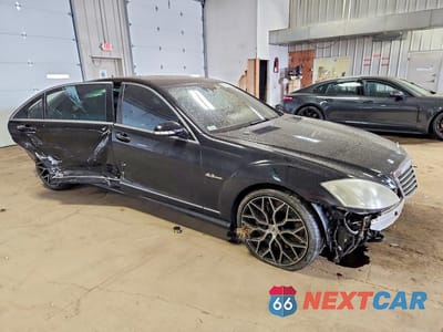 Czwarte zdjęcie samochodu z boku: 2008 MERCEDES-BENZ S 63 AMG VIN:WDDNG77XX8A172612 - miniatura
