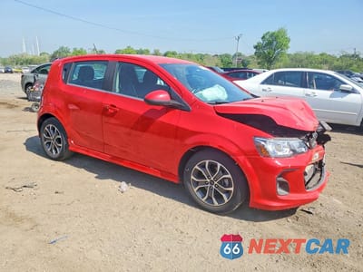Czwarte zdjęcie samochodu z boku: 2019 CHEVROLET SONIC LT VIN:1G1JD6SB4K4108734 - miniatura