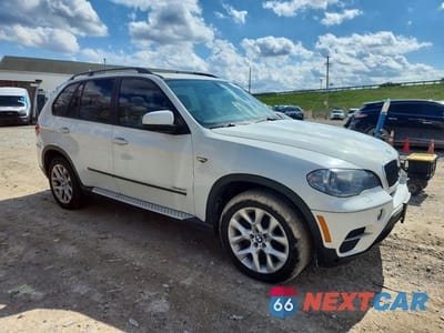 Czwarte zdjęcie samochodu z boku: 2013 BMW X5 XDRIVE35I VIN:5UXZV4C57D0B00191 - miniatura