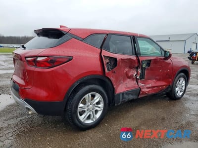 Trzecie zdjęcie samochodu z tyłu: 2021 CHEVROLET BLAZER 1LT VIN:3GNKBBRAXMS568353 - miniatura