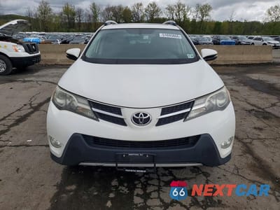 Piąte zdjęcie samochodu w środku: 2015 TOYOTA RAV4 XLE VIN:JTMRFREV7FD126632 - miniatura