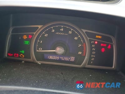 Zdjęcie 9 z 11 samochodu: 2010 HONDA CIVIC LX VIN:19XFA1F59AE067771 - miniatura