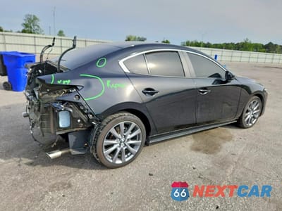 Trzecie zdjęcie samochodu z tyłu: 2024 MAZDA 3 PREFERRED VIN:3MZBPACMXRM401054 - miniatura