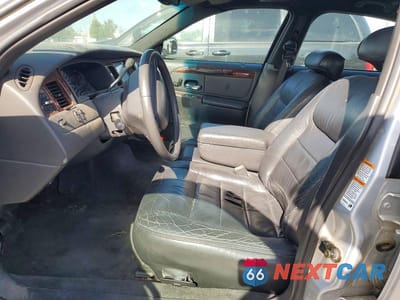 Zdjęcie 7 z 12 samochodu: 2002 LINCOLN TOWN CAR EXECUTIVE VIN:1LNHM81W12Y661352 - miniatura