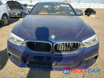 Piąte zdjęcie samochodu w środku: 2018 BMW M550XI VIN:WBAJB9C5XJG464364 - miniatura