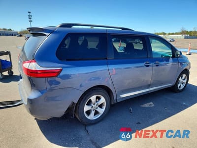 Trzecie zdjęcie samochodu z tyłu: 2015 TOYOTA SIENNA LE VIN:5TDKK3DC1FS671045 - miniatura