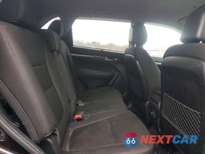 Zdjęcie 11 z 13 samochodu: 2014 KIA SORENTO LX VIN:5XYKTDA75EG504371 - miniatura