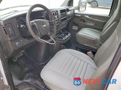 Zdjęcie 8 z 13 samochodu: 2014 CHEV EXPRESS CUTAWAY VIN:1GB3G3CGXE1152926 - miniatura