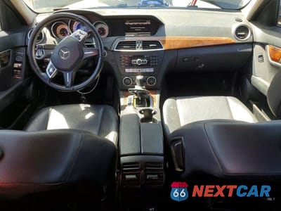 Zdjęcie 8 z 11 samochodu: 2014 MERCEDES-BENZ C 250 VIN:WDDGF4HB2ER316938 - miniatura