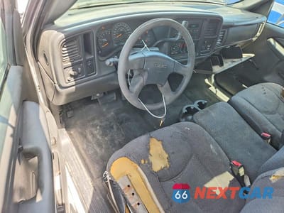 Zdjęcie 8 z 12 samochodu: 2004 GMC NEW SIERRA C3500 VIN:1GDJC34U44E247018 - miniatura