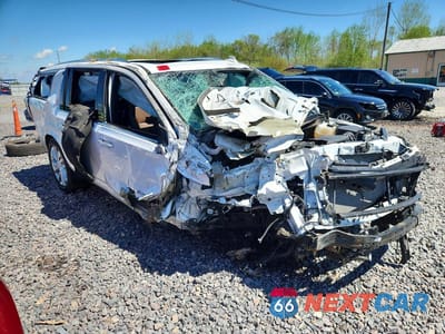 Czwarte zdjęcie samochodu z boku: 2024 CHEVROLET SUBURBAN VIN:1GNSKGKL2RR162683 - miniatura