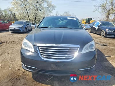 Piąte zdjęcie samochodu w środku: 2014 CHRYSLER 200 LIMITED VIN:1C3CCBCGXEN180370 - miniatura