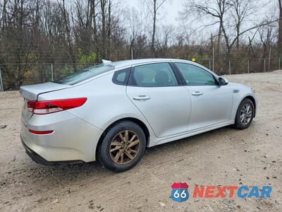Trzecie zdjęcie samochodu z tyłu: 2019 KIA OPTIMA LX VIN:5XXGT4L31KG307956 - miniatura