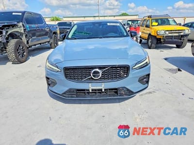 Piąte zdjęcie samochodu w środku: 2023 VOLVO S60 PLUS VIN:7JRL12FW3PG252068 - miniatura