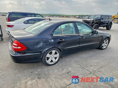 Trzecie zdjęcie samochodu z tyłu: 2007 MERCEDES-BENZ E 550 VIN:WDBUF72X27A999002 - miniatura