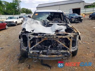 Piąte zdjęcie samochodu w środku: 2017 CHEVROLET SUBURBAN K1500 LT VIN:1GNSKHKC6HR332550 - miniatura