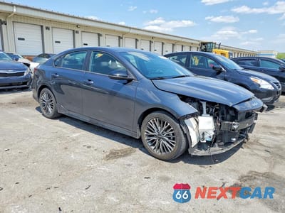 Czwarte zdjęcie samochodu z boku: 2024 KIA FORTE GT LINE VIN:3KPF54AD5RE713341 - miniatura