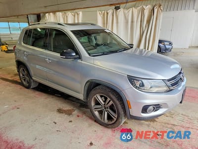 Czwarte zdjęcie samochodu z boku: 2017 VOLKSWAGEN TIGUAN SPORT VIN:WVGTV7AX7HK019420 - miniatura