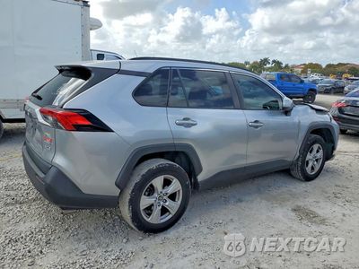 Trzecie zdjęcie samochodu z tyłu: 2021 TOYOTA RAV4 XLE VIN:2T3W1RFV7MC116295 - miniatura