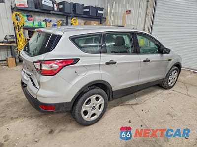 Trzecie zdjęcie samochodu z tyłu: 2017 FORD ESCAPE S VIN:1FMCU0F7XHUA03610 - miniatura