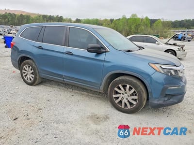 Czwarte zdjęcie samochodu z boku: 2019 HONDA PILOT LX VIN:5FNYF5H1XKB027268 - miniatura