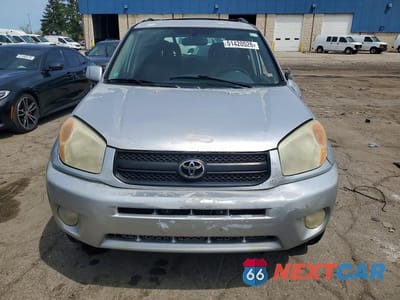 Piąte zdjęcie samochodu w środku: 2005 TOYOTA RAV4 BASE VIN:JTEHD20VX56024434 - miniatura