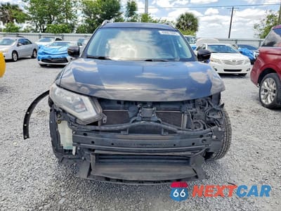 Piąte zdjęcie samochodu w środku: 2018 NISSAN ROGUE SV VIN:KNMAT2MT9JP580143 - miniatura