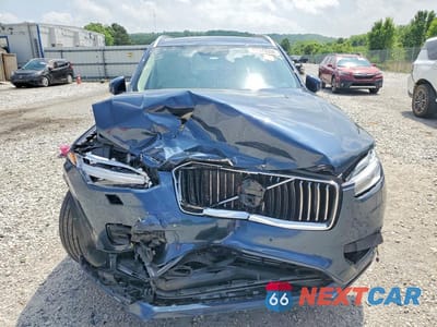 Piąte zdjęcie samochodu w środku: 2021 VOLVO XC90 T6 MOMENTUM VIN:YV4A22PK8M1686609 - miniatura