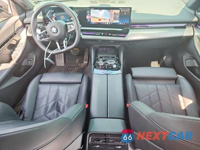 Zdjęcie 8 z 12 samochodu: 2025 BMW 530 I VIN:WBA43FJ0XSCT63902 - miniatura