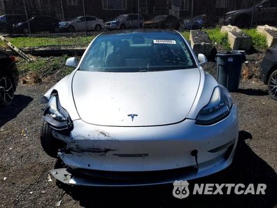 Piąte zdjęcie samochodu w środku: 2018 TESLA 3 VIN:5YJ3E1EA5JF040423 - miniatura