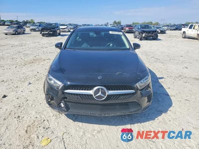 Piąte zdjęcie samochodu w środku: 2019 MERCEDES-BENZ A 220 VIN:WDD3G4EB5KW026075 - miniatura