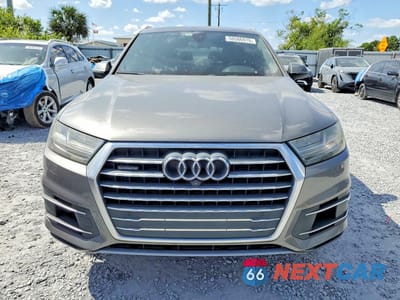 Piąte zdjęcie samochodu w środku: 2017 AUDI Q7 VIN:WA1LAAF7XHD033655 - miniatura